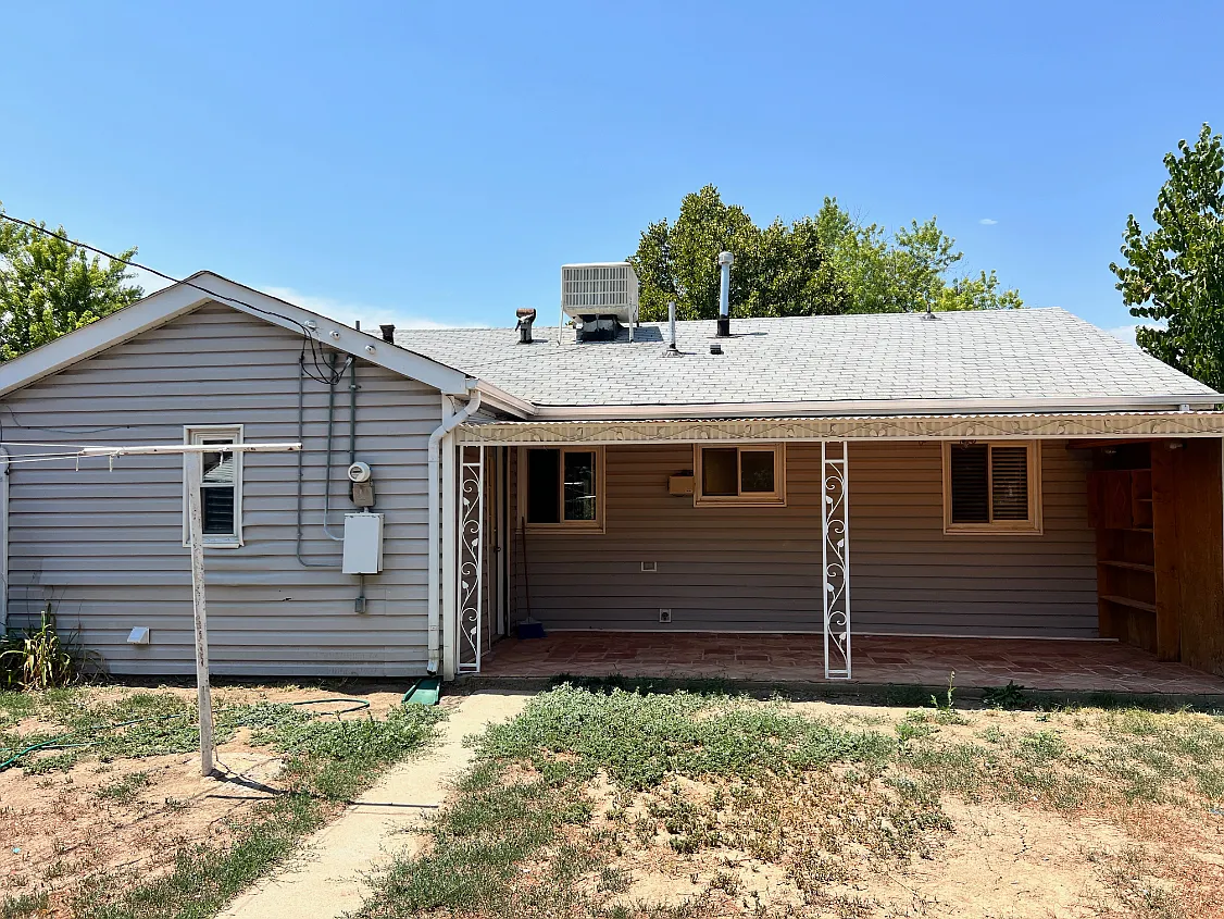 3 bed, 1.5 bath, 1074 sqft, $2,295 — Photo 2