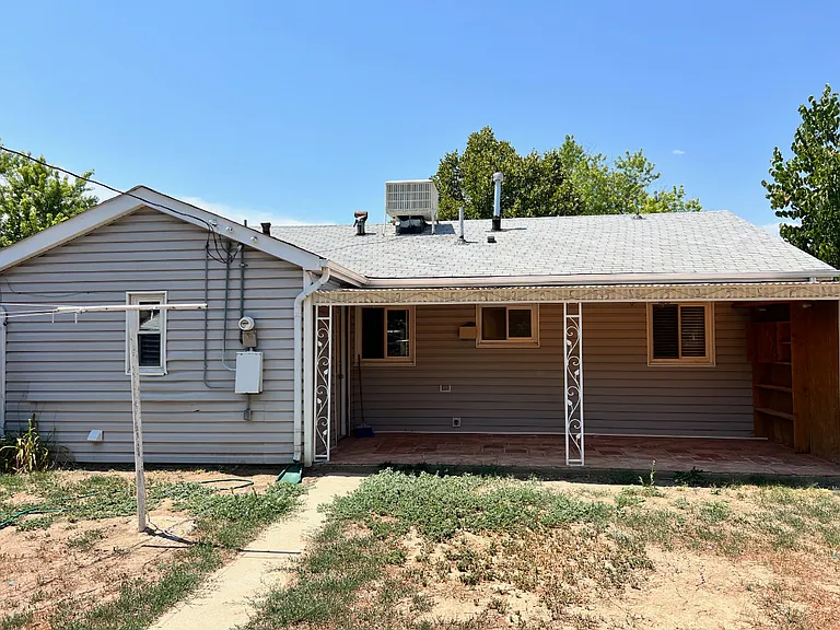1124 Victor St — Photo 2