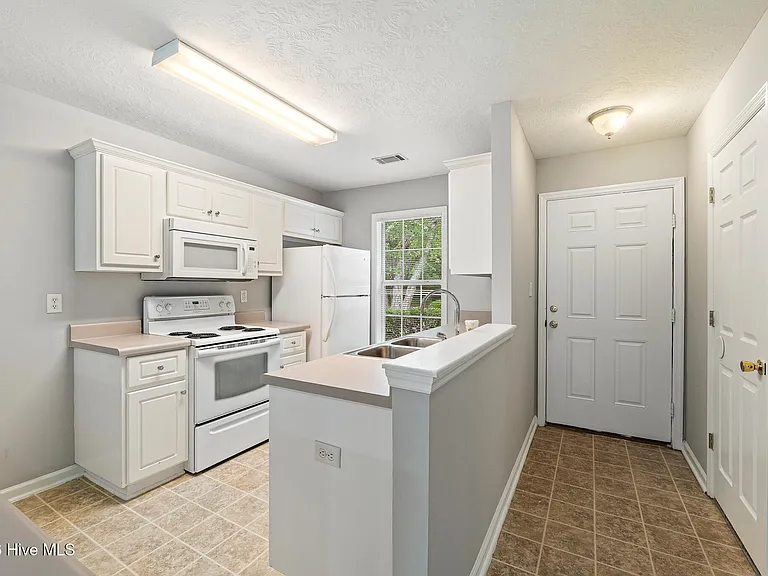 1006 Bertram Rd — Photo 3