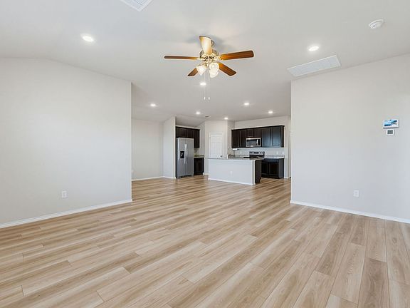 3rd image of 146 Ellenora Dr