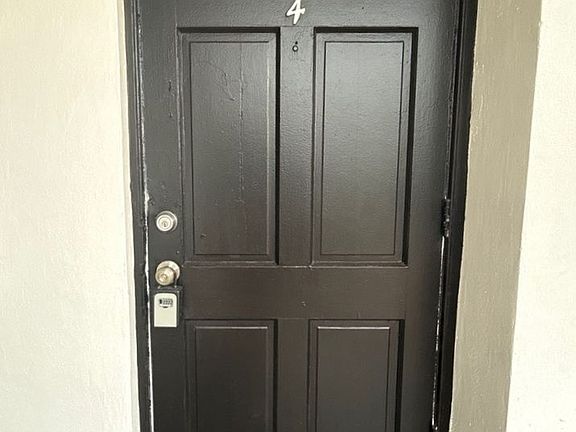 4th image of 123 Erie St APT 4