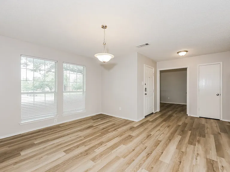 2628 Loch Wood Dr — Photo 7