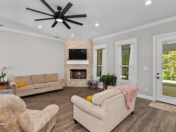 4th image of 153 Little Hickory Dr