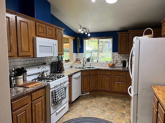 5th image of 522 Ponderosa Way