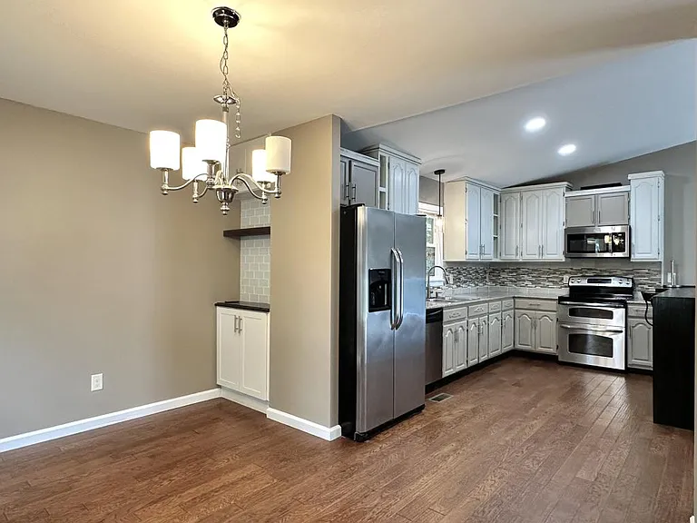 5591 Bellflower St — Photo 5