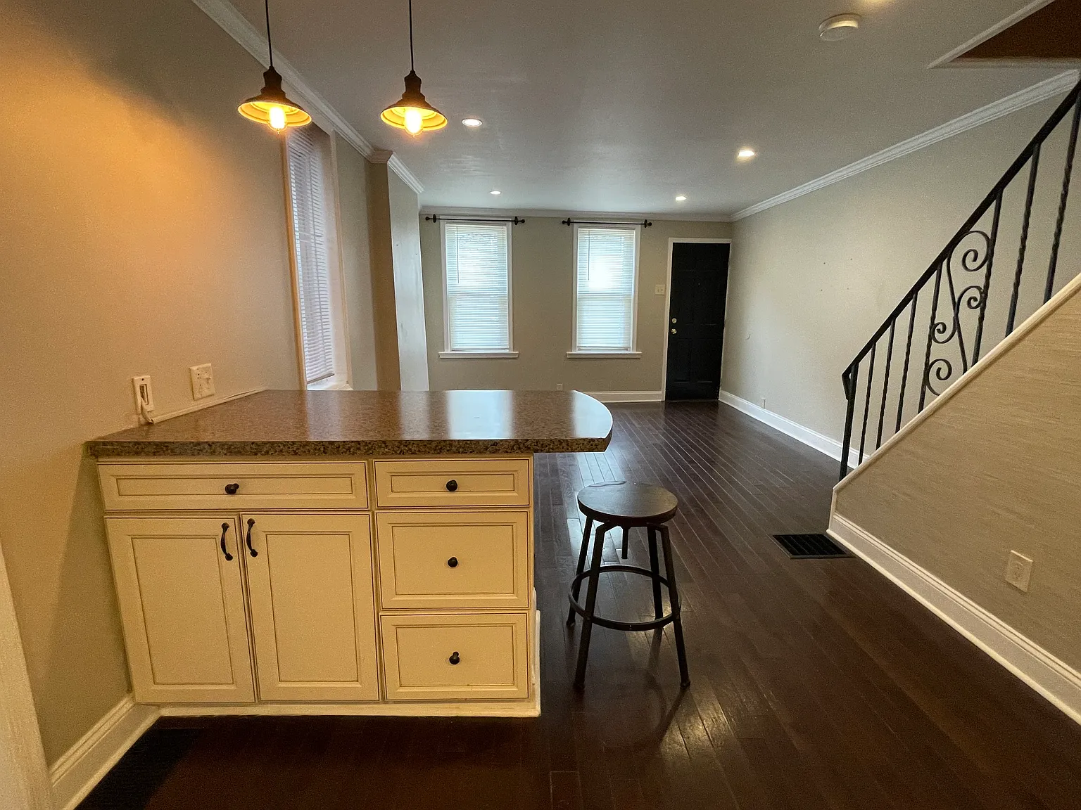 2 bed, 1.5 bath, 800 sqft, $1,800 — Photo 3