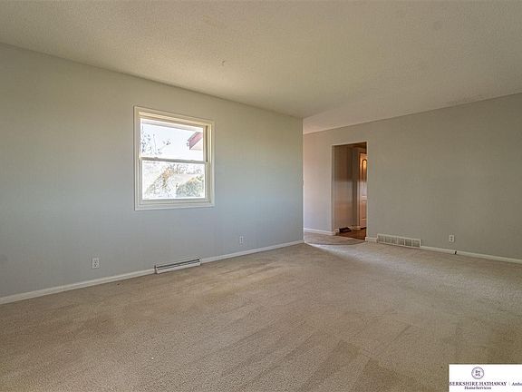 3rd image of 1002 Durand Dr