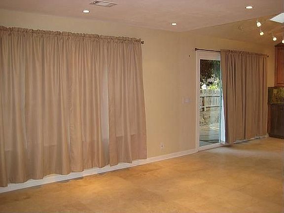 travertine floors, recessed llighting