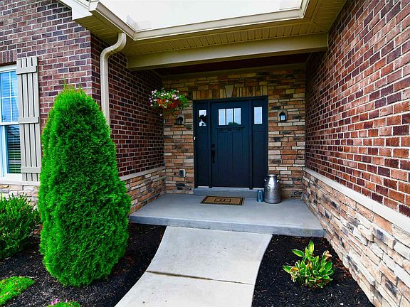2nd image of 1083 Camin Ln