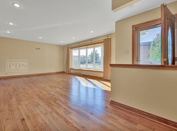 4th image of 7601 Kenton Ave