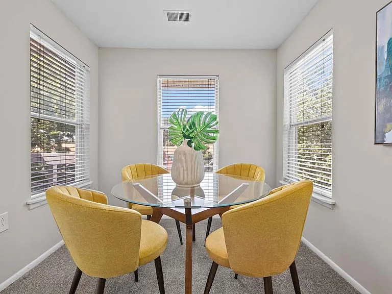 Runaway Bay Apartments — Photo 20