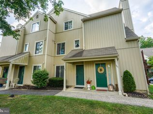 166 Woodlake Dr, Marlton, NJ 08053