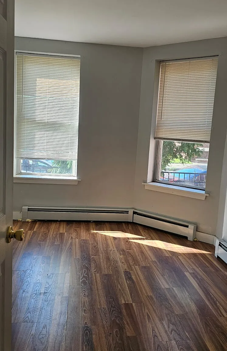 4 bed, 1.5 bath, $2,000 — Photo 2