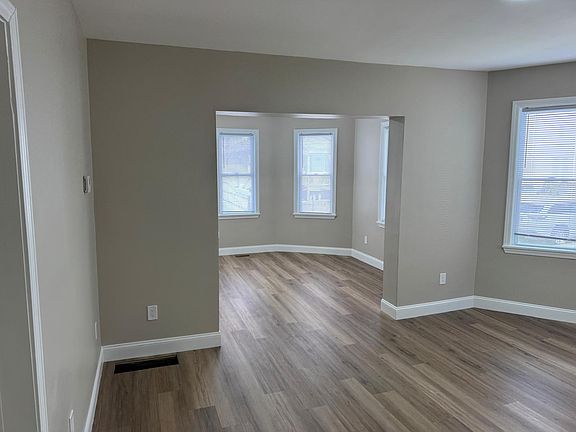3rd image of 33 Linwood Ave Floor 1
