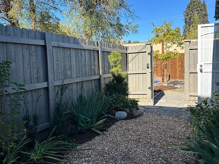 218 SW 7th St — Photo 5