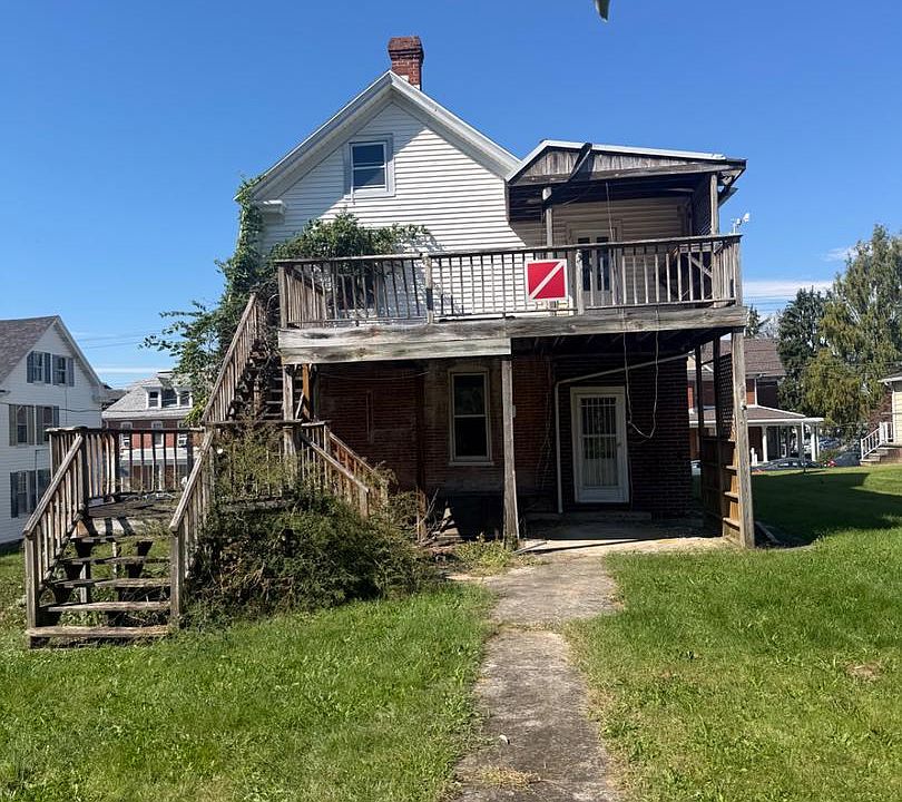 2nd image of 133 N Franklin St