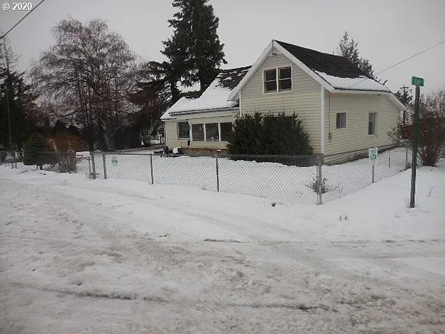 112 W Market St photo 1