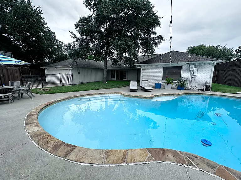 7414 Meadow Rd — Photo 4