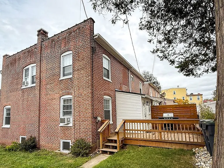412 1st Ave — Photo 32