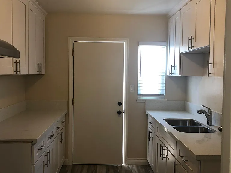 756 Jefferson Ave #B — Photo 14