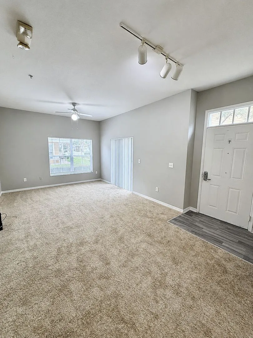 Two Story Town House — Photo 3