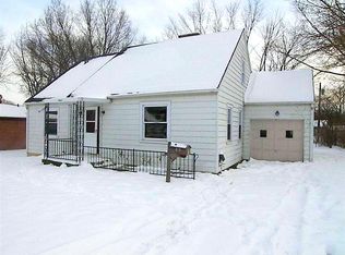 12 Magnolia Dr, Englewood, OH 45322