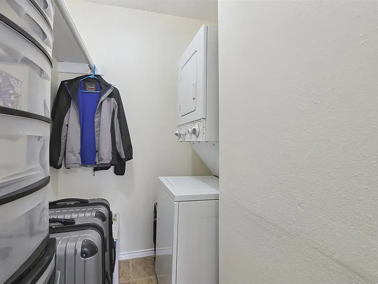 2401 Leon St #210 — Photo 24