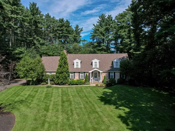 3 Venus Cir, Franklin, MA 02038