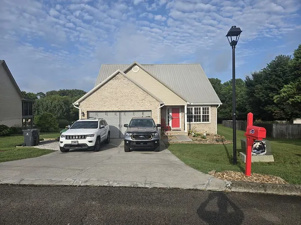 1217 Quiet Brook Ln, Knoxville, TN 37914