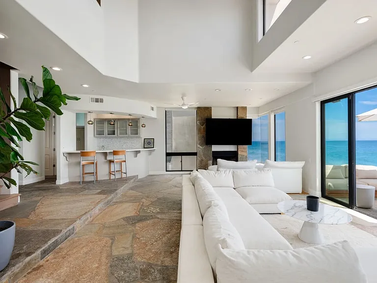 25252 Malibu Rd #UPPER — Photo 8