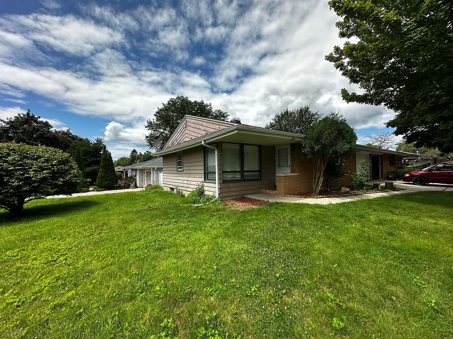 Saint Bernard Dr. Duplex — Photo 2