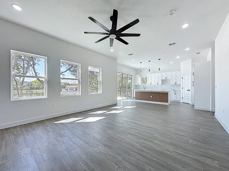 2121 Broad Water Dr — Photo 13
