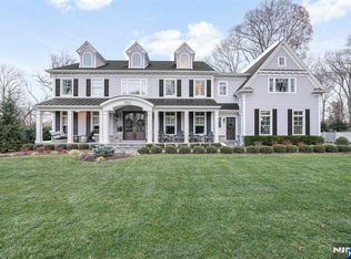 582 Cresthaven Rd, Wyckoff, NJ 07481