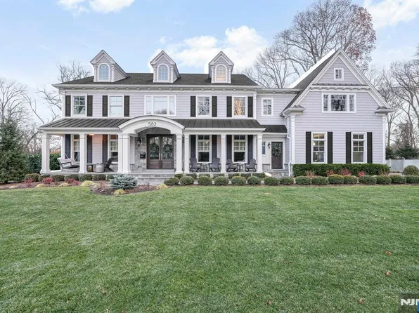 582 Cresthaven Rd, Wyckoff, NJ 07481