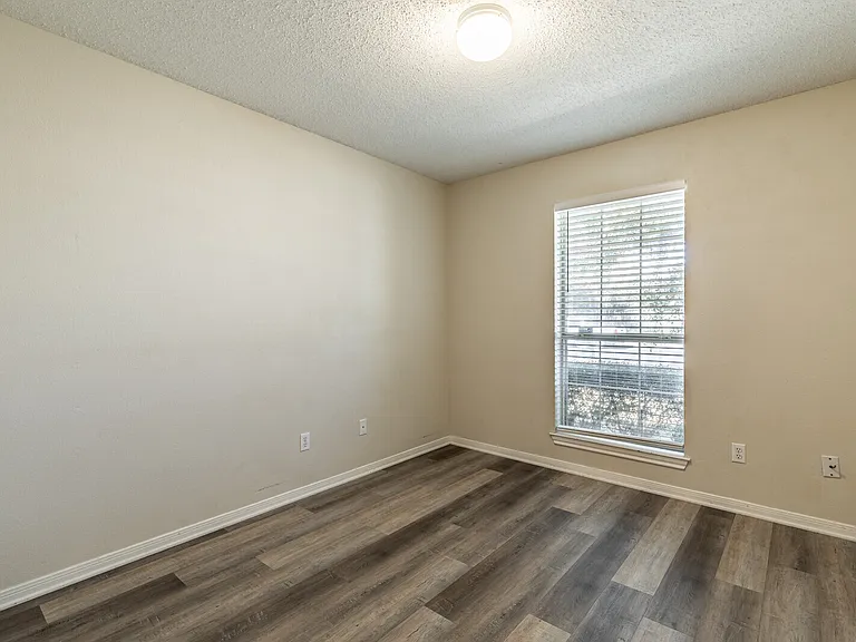 10312 Sierra West Dr — Photo 2