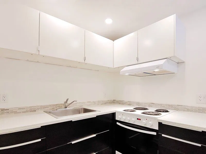 62 Spadina Ave- 4B — Photo 4