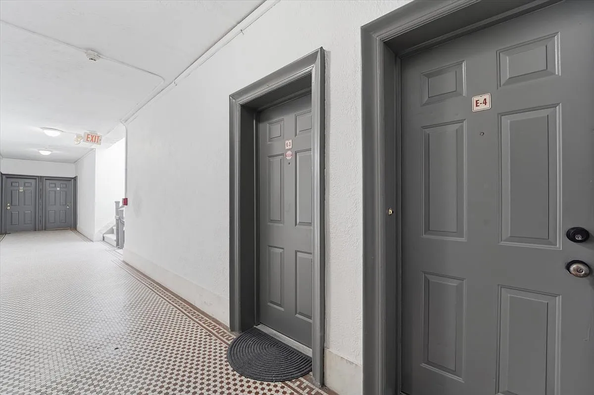 2 bed, 790 sqft, $2,575 — Photo 3