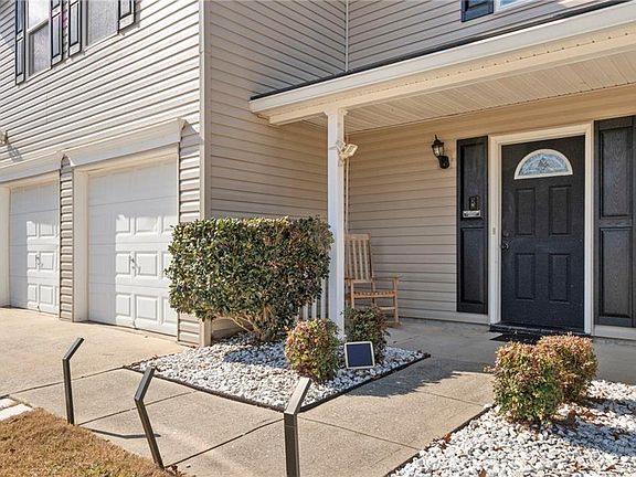 3rd image of 301 Red Maple Way