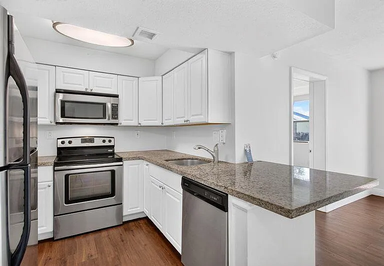 706 Executive Center Dr #23 — Photo 2