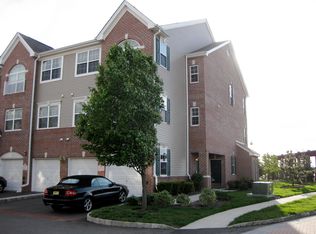3 Lee Ct, Jersey City, NJ 07305