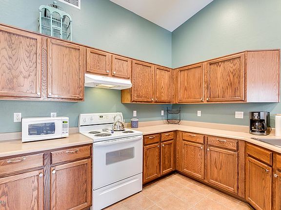 3rd image of 15333 W Hope Dr
