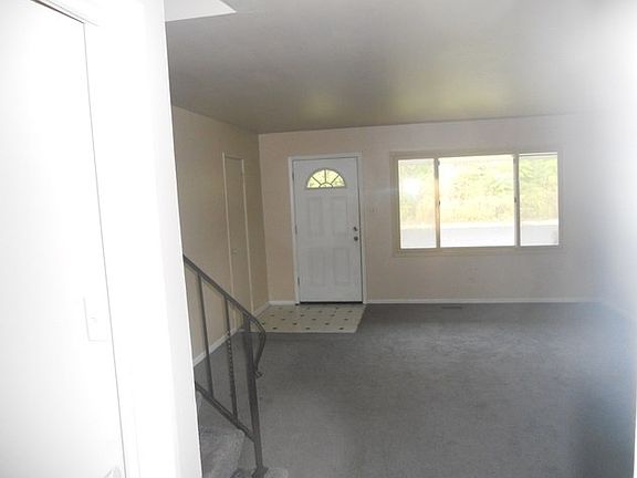 3rd image of 555 Homan Ave