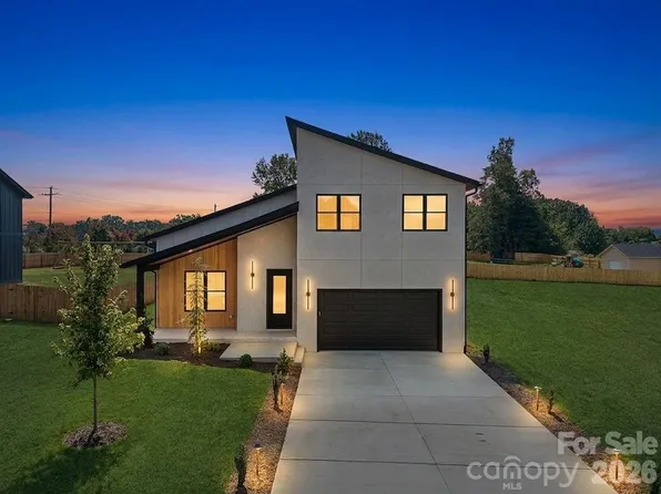 760 New Hope Rd, Flat Rock, NC 28731