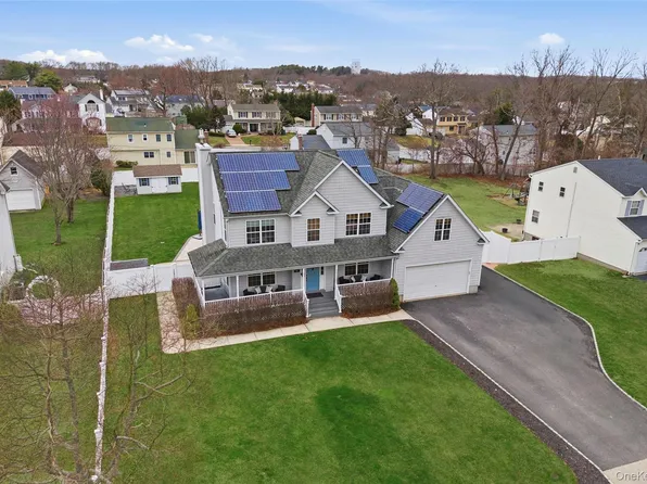 88 Hillside Road, Farmingville, NY 11738