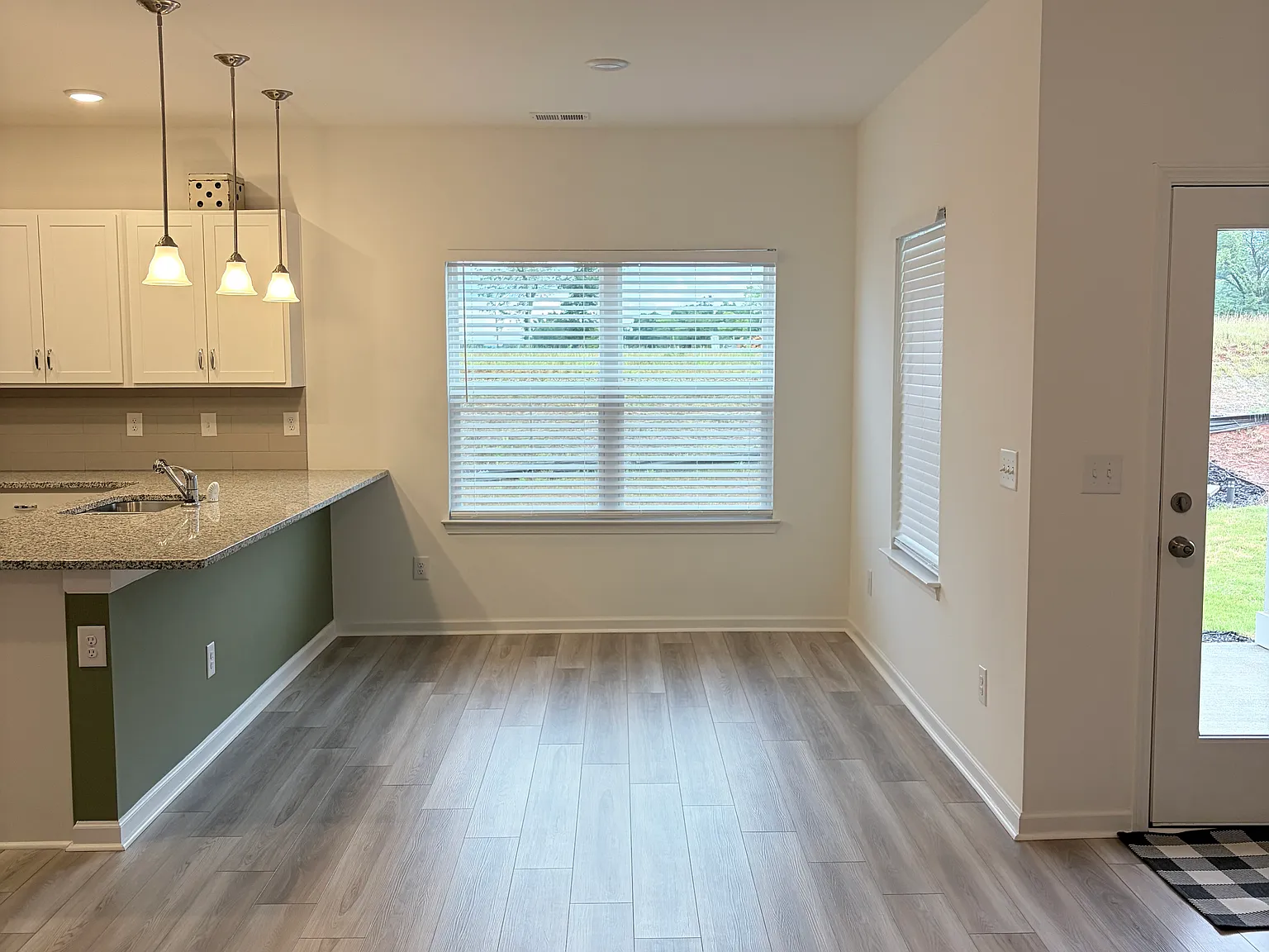 3 bed, 2.5 bath, 1952 sqft, $1,950 — Photo 3