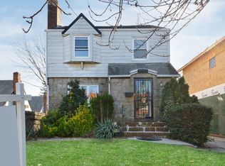 21724 49th Ave, Oakland Gardens, NY 11364