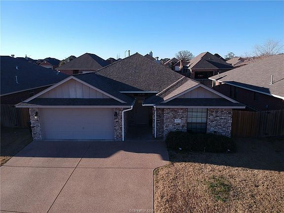 2nd image of 1003 Emerald Dove Ave