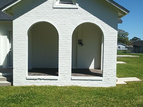 2nd image of 803-20 Arpent Rd