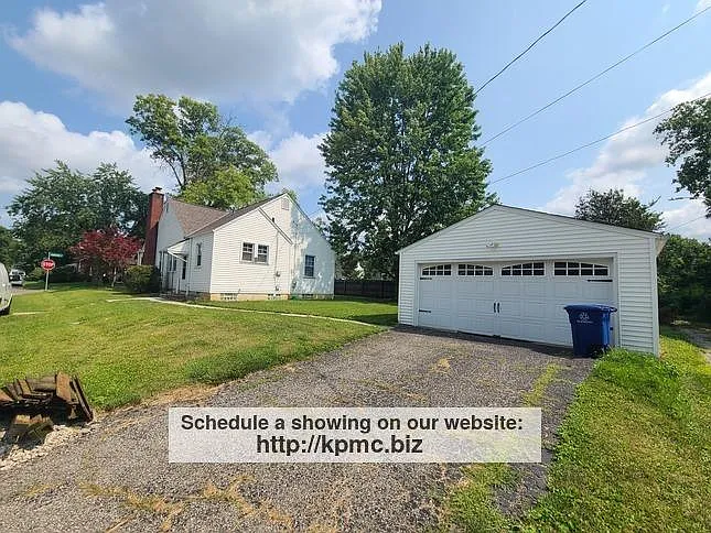 2937 Oaklawn St — Photo 4