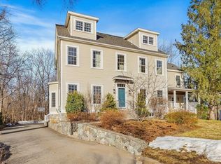 381 Thoreau St, Concord, MA 01742